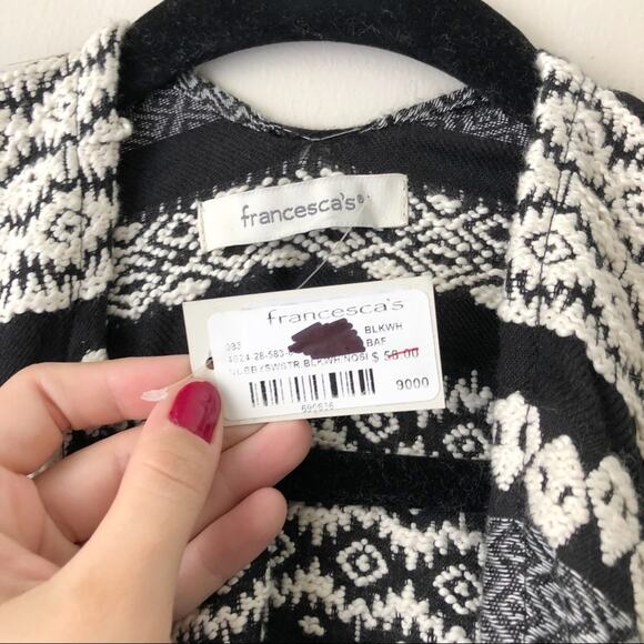 Francesca's Maxine Nubby Ruana Poncho Overpiece Wrap black and white - Picture 3 of 4